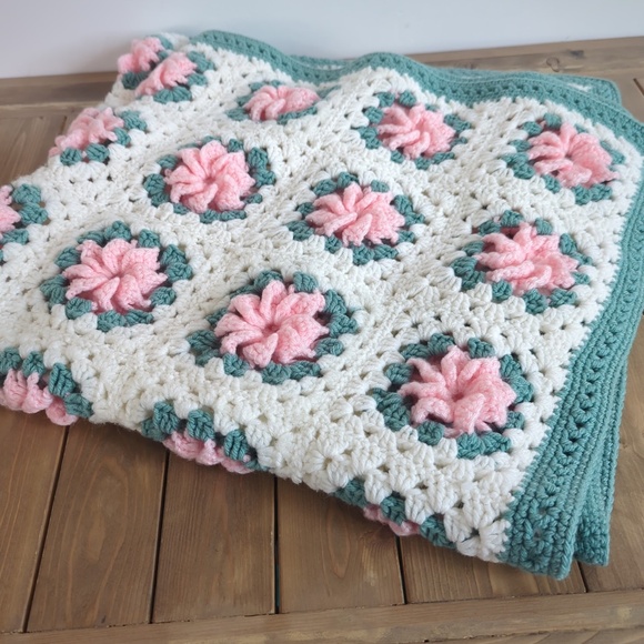 Vintage Handmade Crochet Green Pink Cream Baby Blanket - Picture 3 of 6